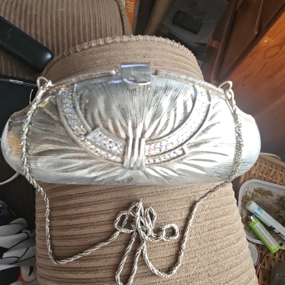 Elegant Vntg Metal Clam Shaped Silver Clutch Bag Chain